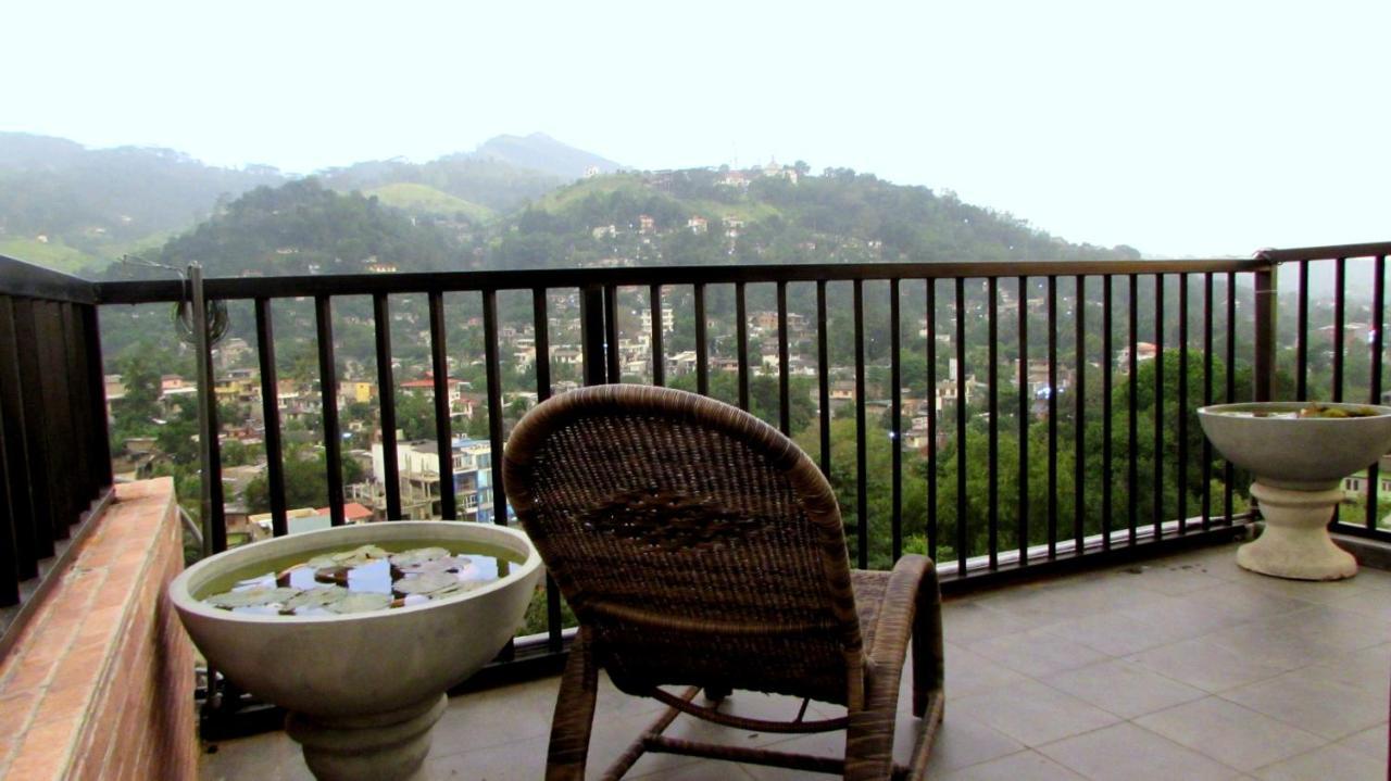 Bunk Planet Hotel Kandy Exterior photo