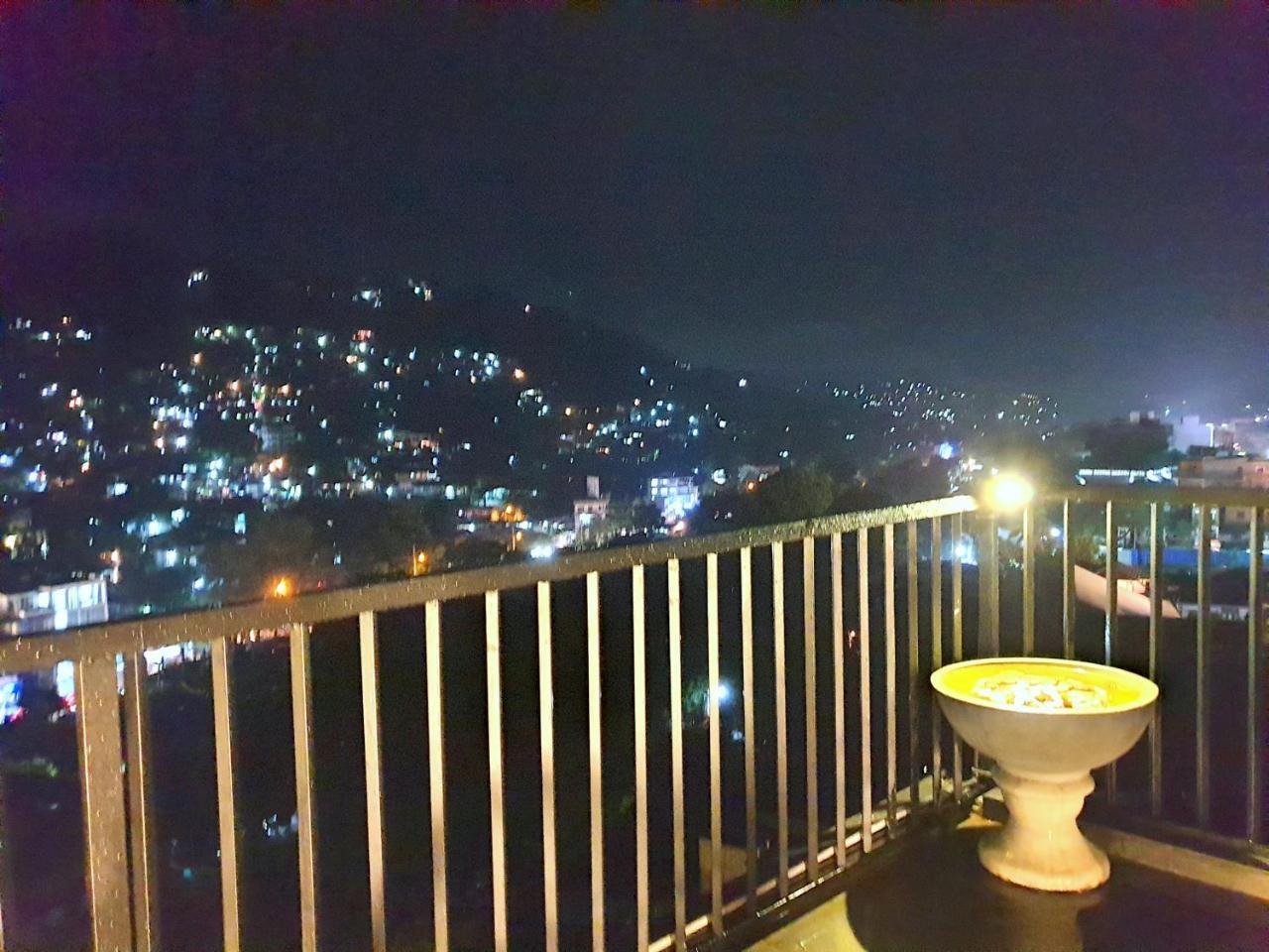 Bunk Planet Hotel Kandy Exterior photo
